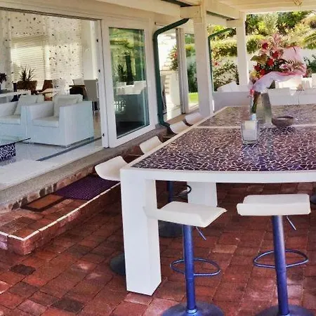 Sleeps 12 Pool Air Con Wifi