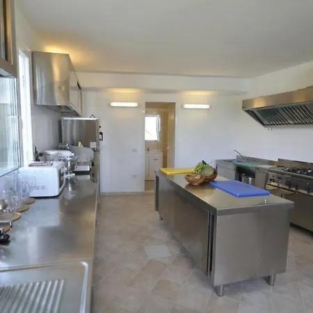 Sleeps 12 Pool Air Con Wifi Castelsardo